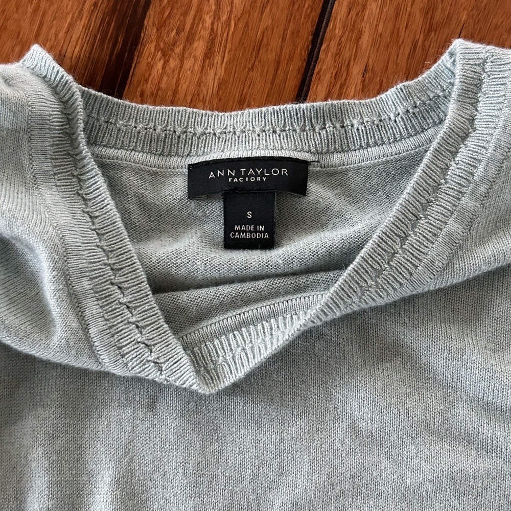 Ann Taylor Soft mint green blue Short Sleeve lightweight sweater - Picture 3 of 3